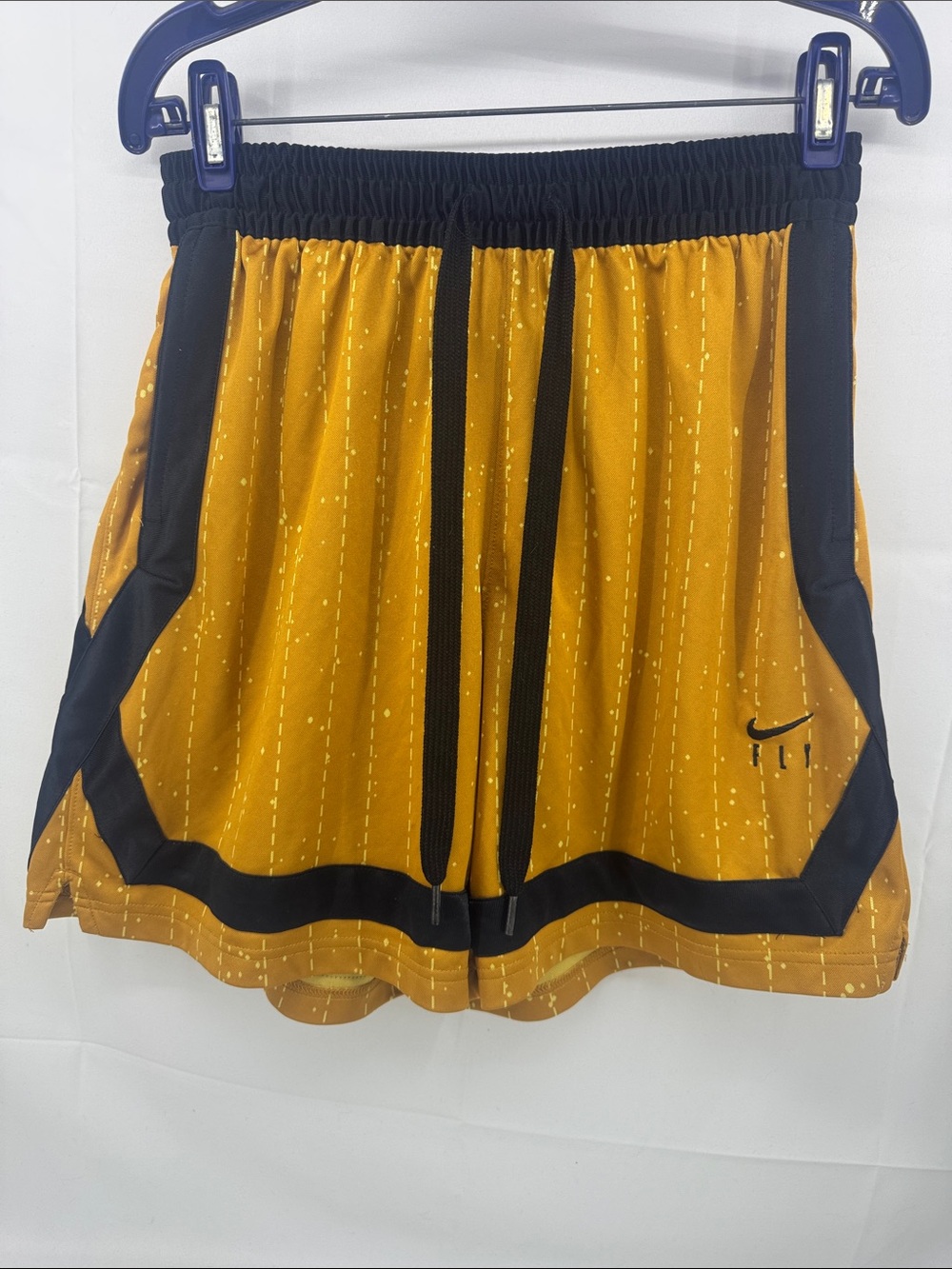 Nike Womens Dri-FIT Swoosh Fly Crossover Striped Basketball Shorts in Gold, sz M